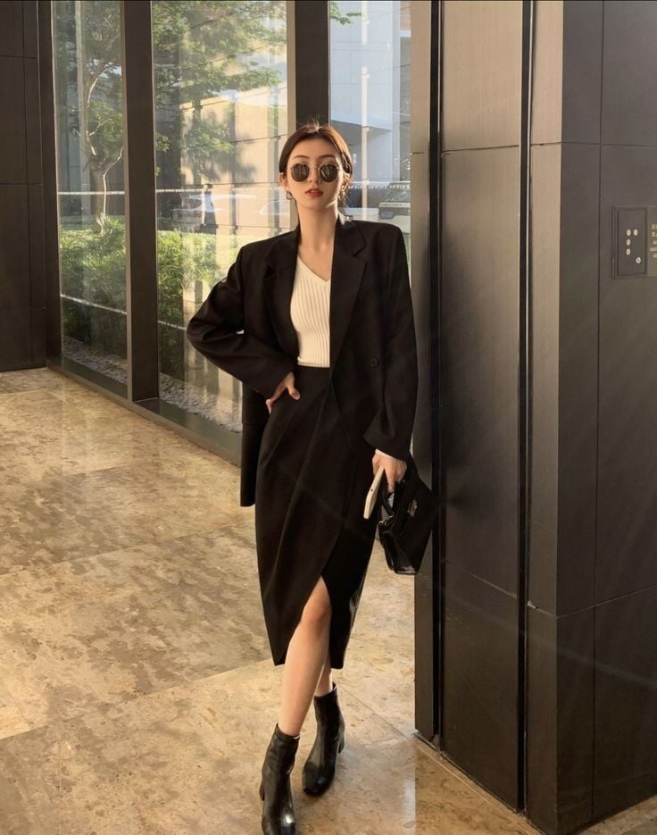 chân váy xẻ tà cá tính chất da