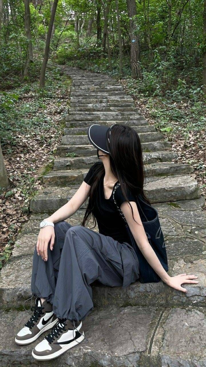 tạo dáng chụp ảng ngoài trời cho cả nam và nữ