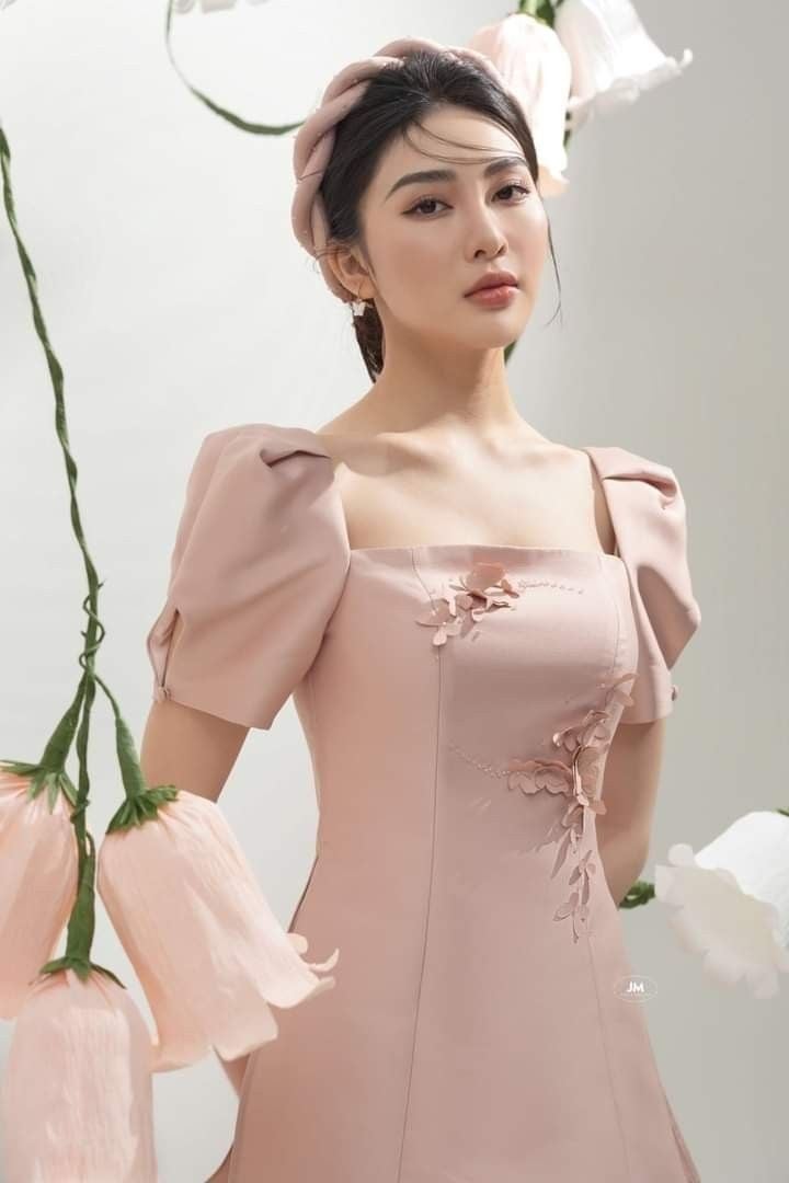 áo dài cổ vuông