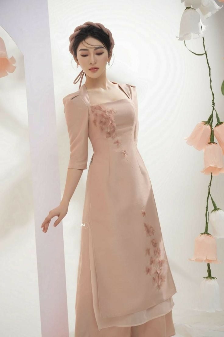 áo dài cổ vuông
