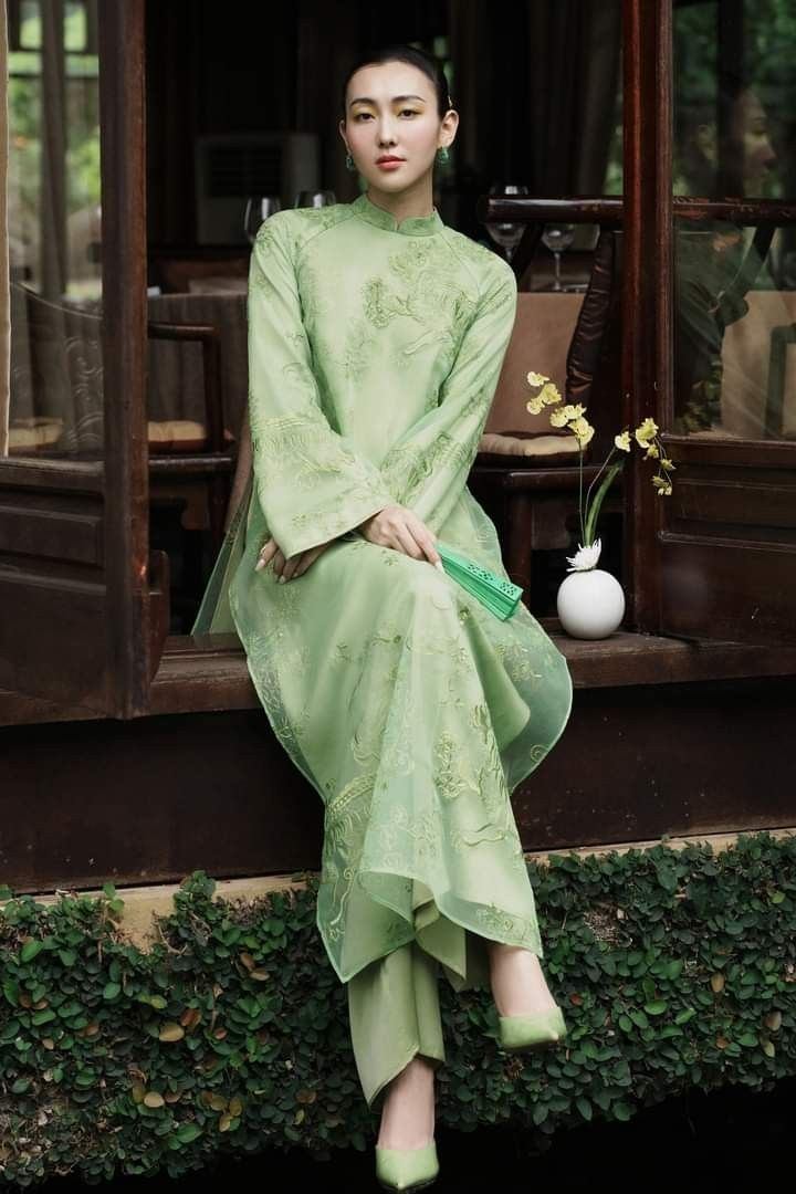áo dài màu xanh ngọc bích