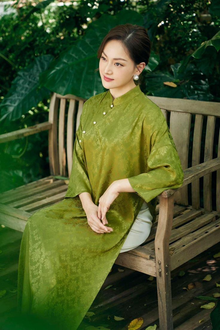 áo dài màu xanh ngọc bích