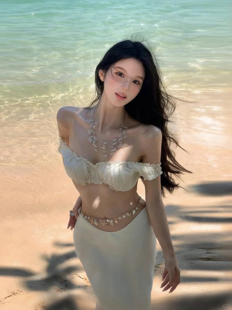 Thả dáng dạo bước bên bờ sóng