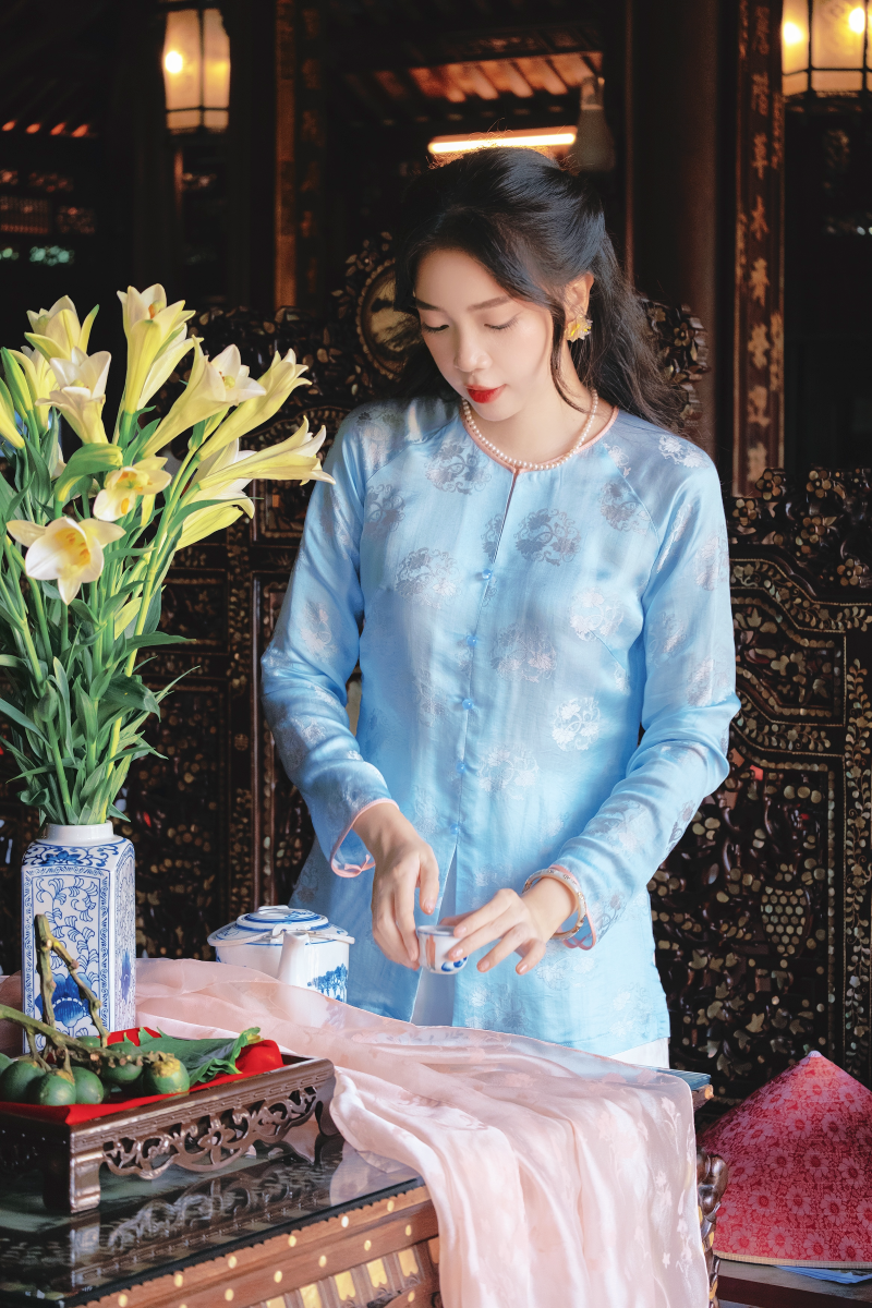 Cách Tạo Dáng Với Áo Bà Ba