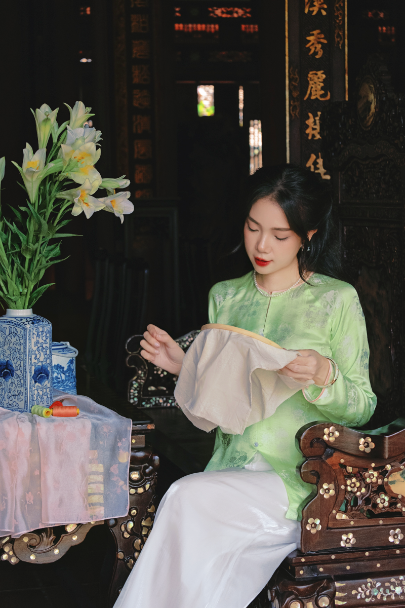 Cách Tạo Dáng Với Áo Bà Ba