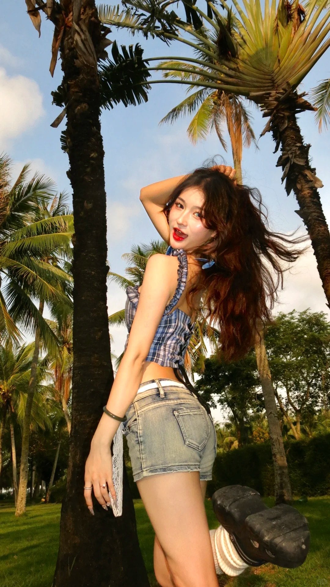 8. Tư thế chụp từ góc thấp hất lên