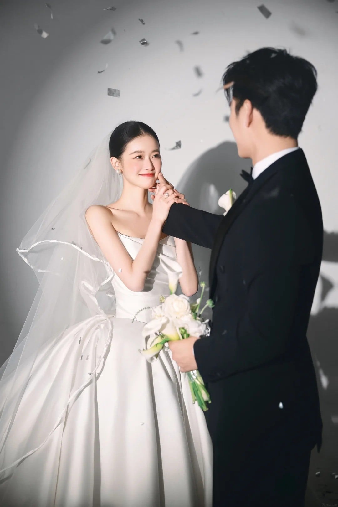 cách tạo dáng chụp ảnh cưới