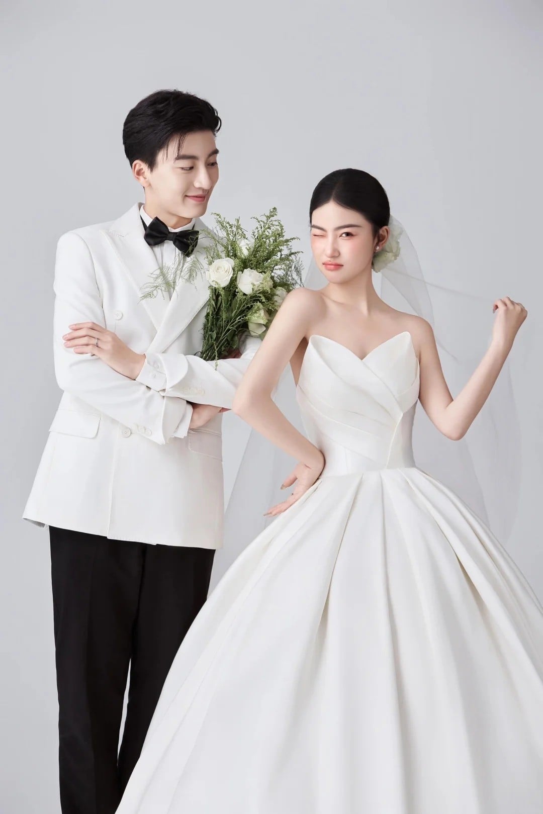 cách tạo dáng chụp ảnh cưới