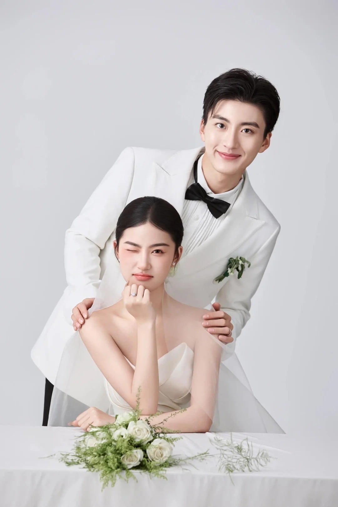 cách tạo dáng chụp ảnh cưới