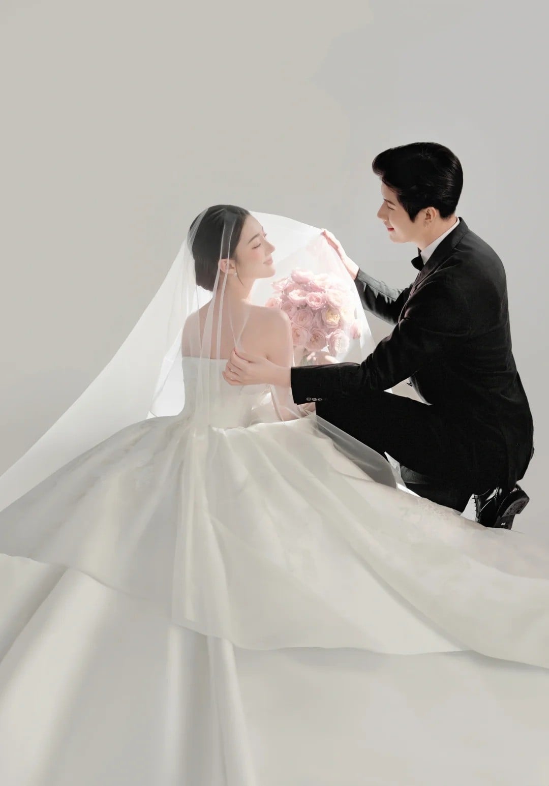 cách tạo dáng chụp ảnh cưới