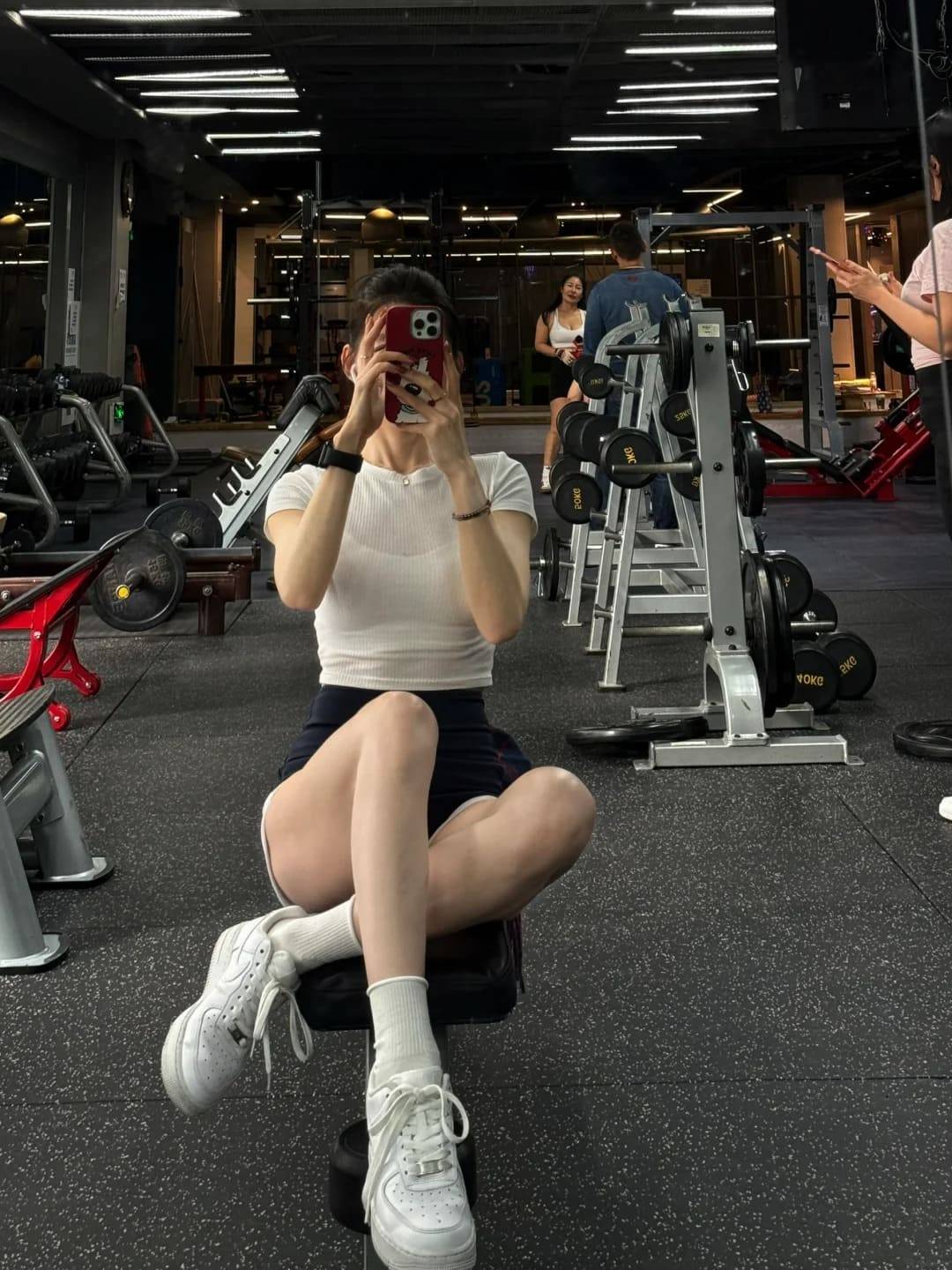 tạo dáng chụp ảnh gym nữ
