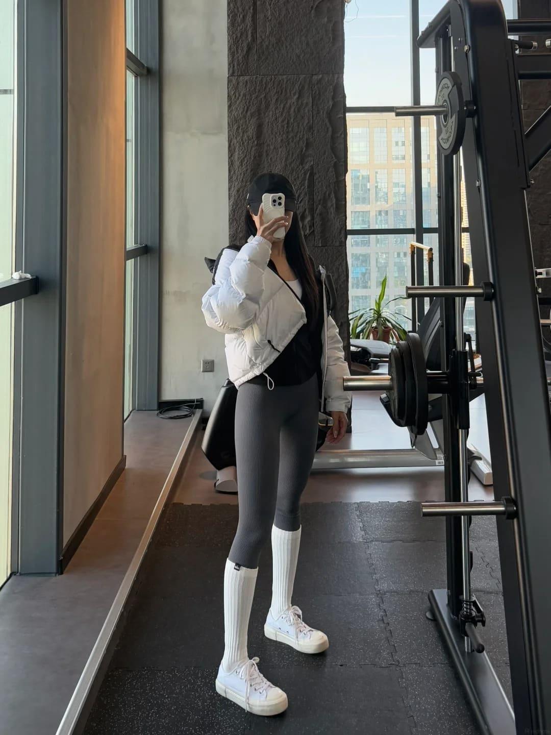 tạo dáng chujup ảnh gym nữ