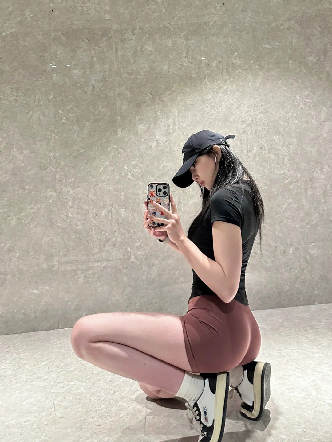 tạo dáng chụp ảnh gym nữ