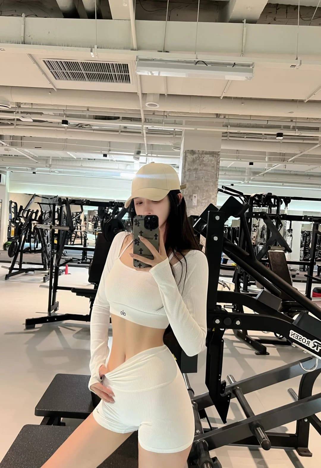 tạo dáng chụp ảnh gym nữ
