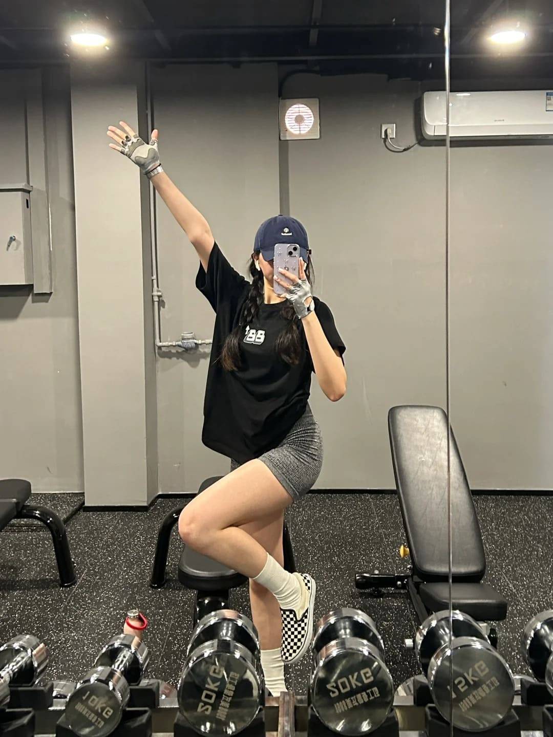 tạo dáng chụp ảnh gym nữ