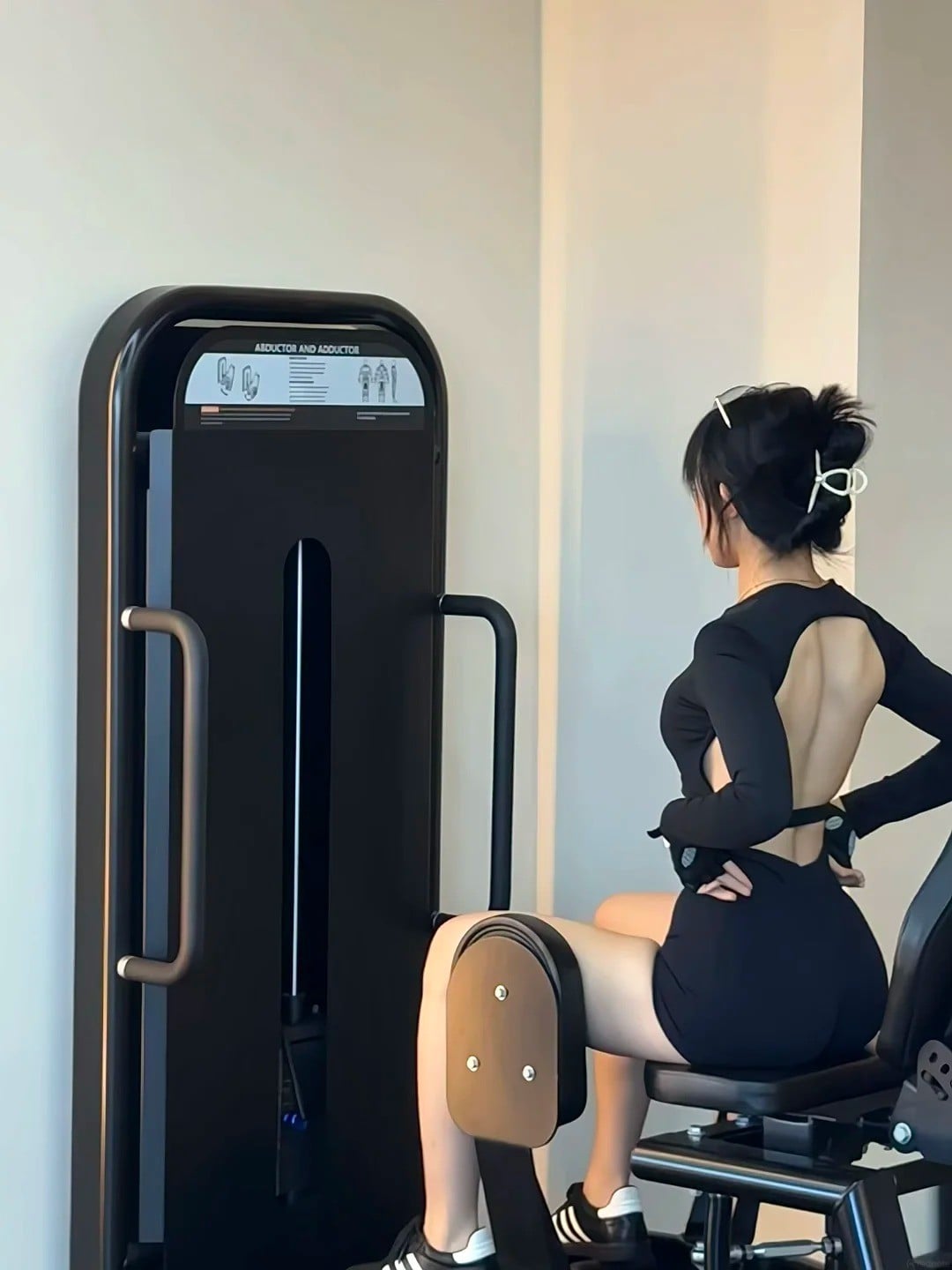 tạo dáng chụp ảnh gym nữ
