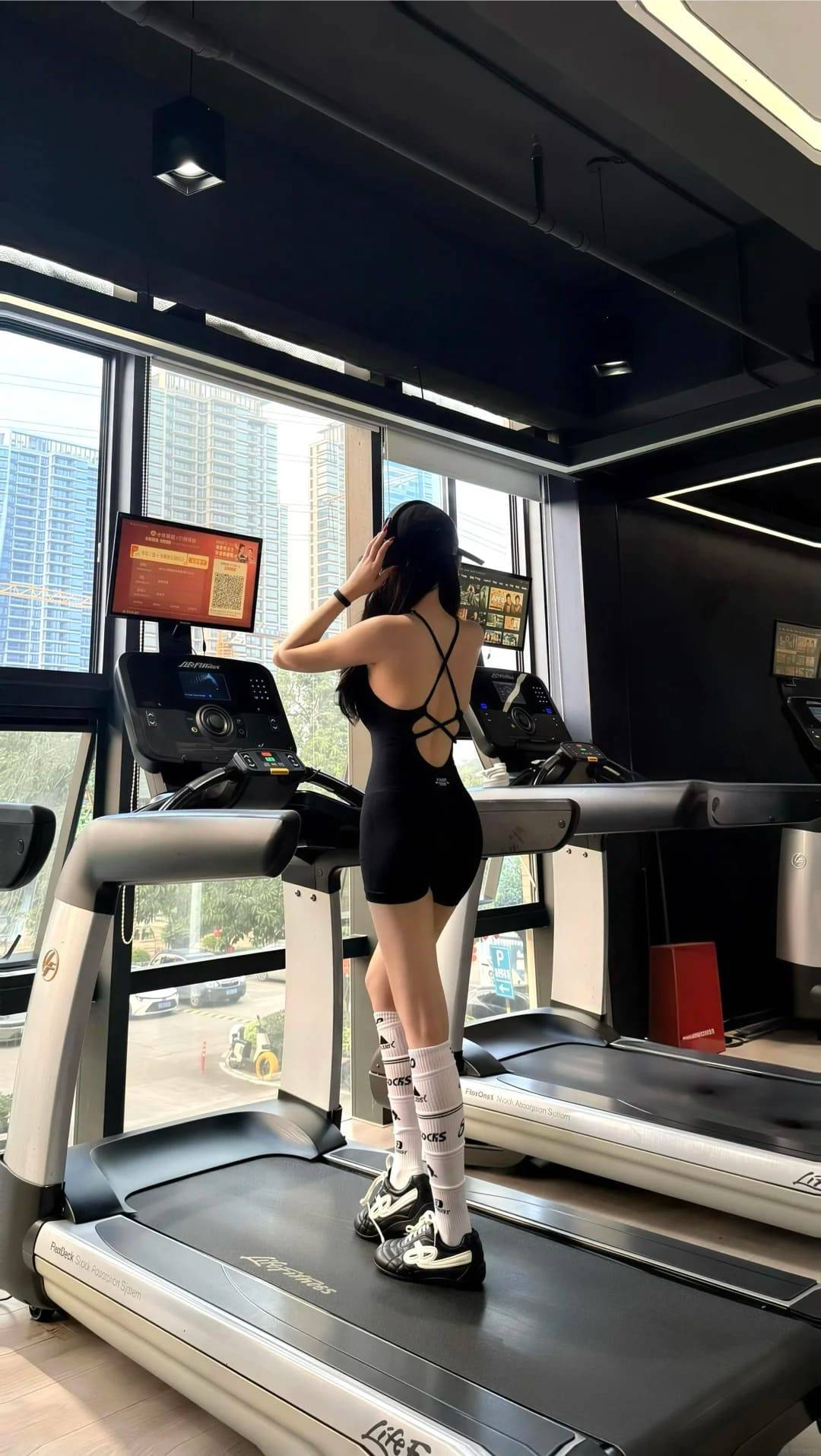 tạo dáng chụp ảnh gym nữ