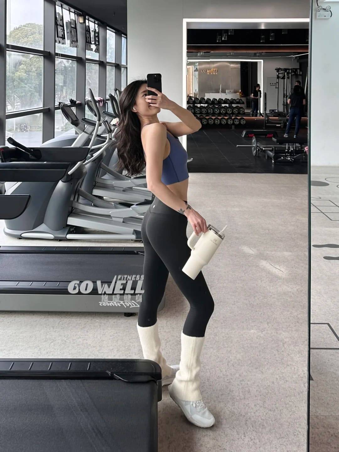 tạo dáng chujup ảnh gym nữ