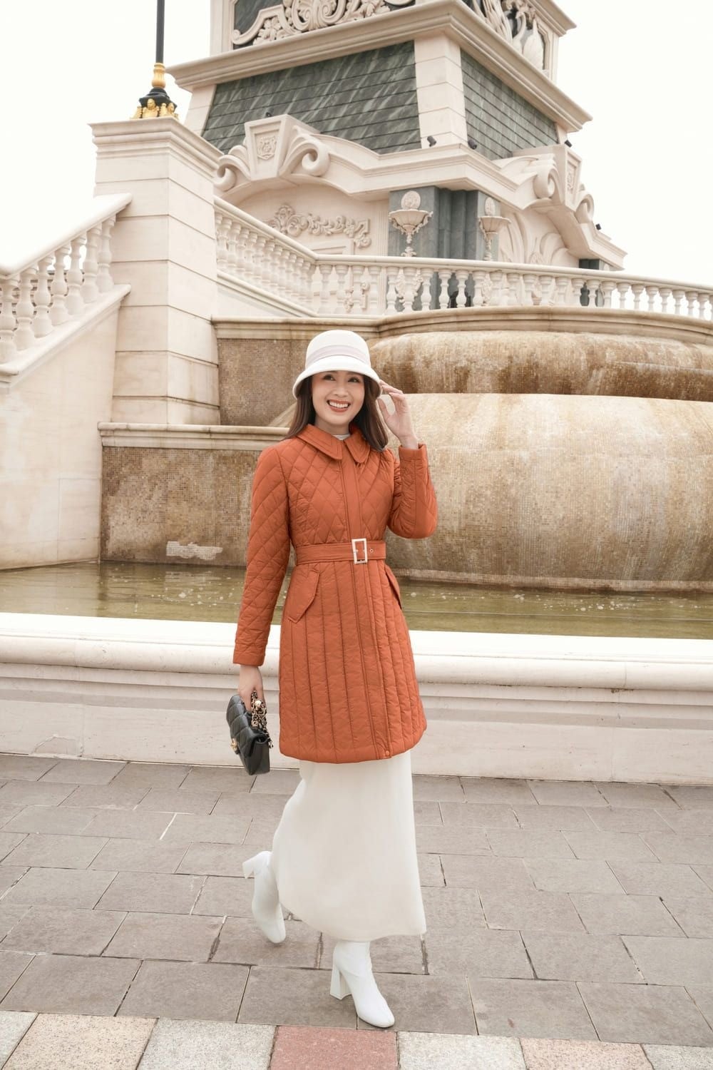 5. Bước đi vui tươi giữa phố phường