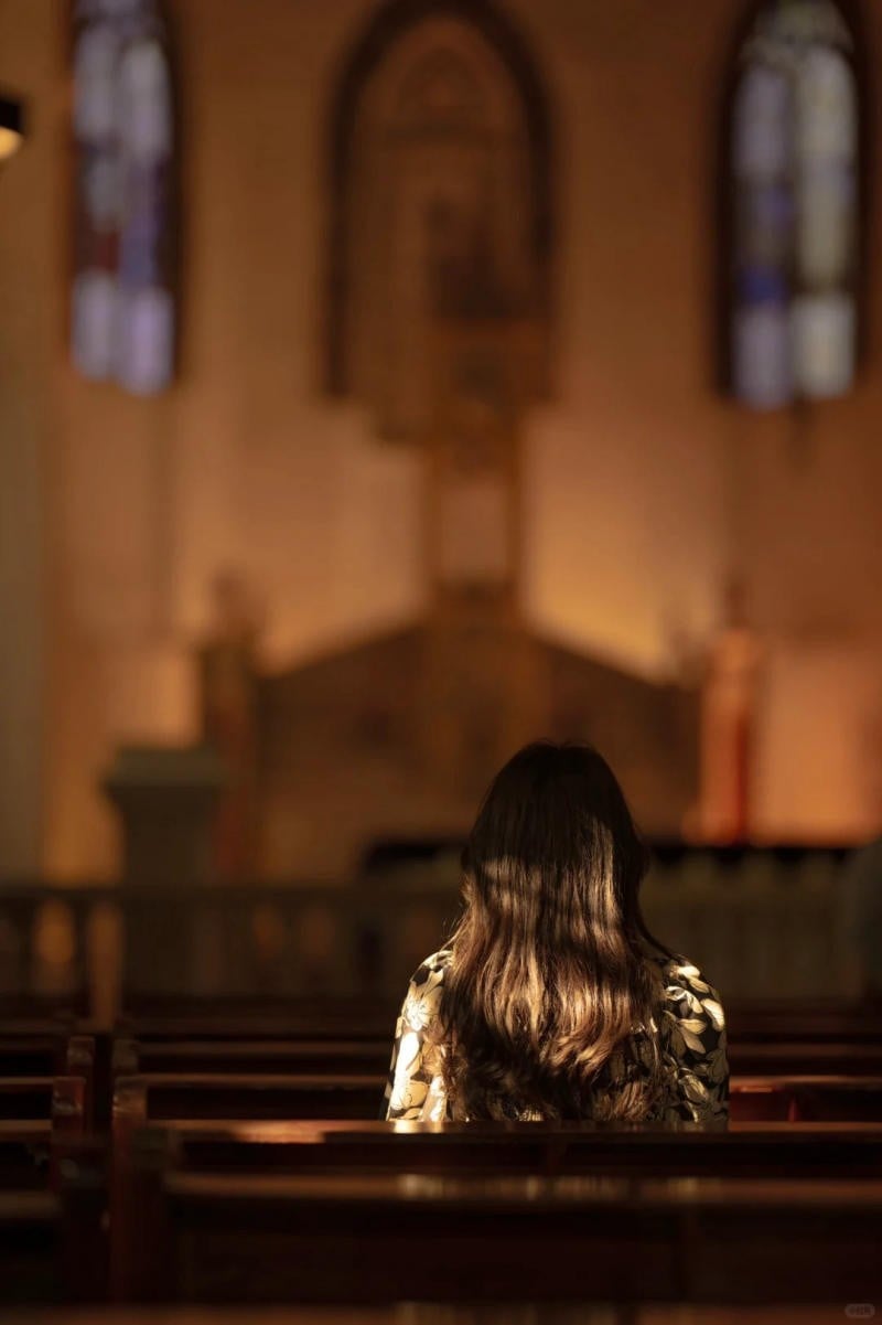 Chụp bóng lưng (Silhouette) ngược sáng đầy tâm trạng