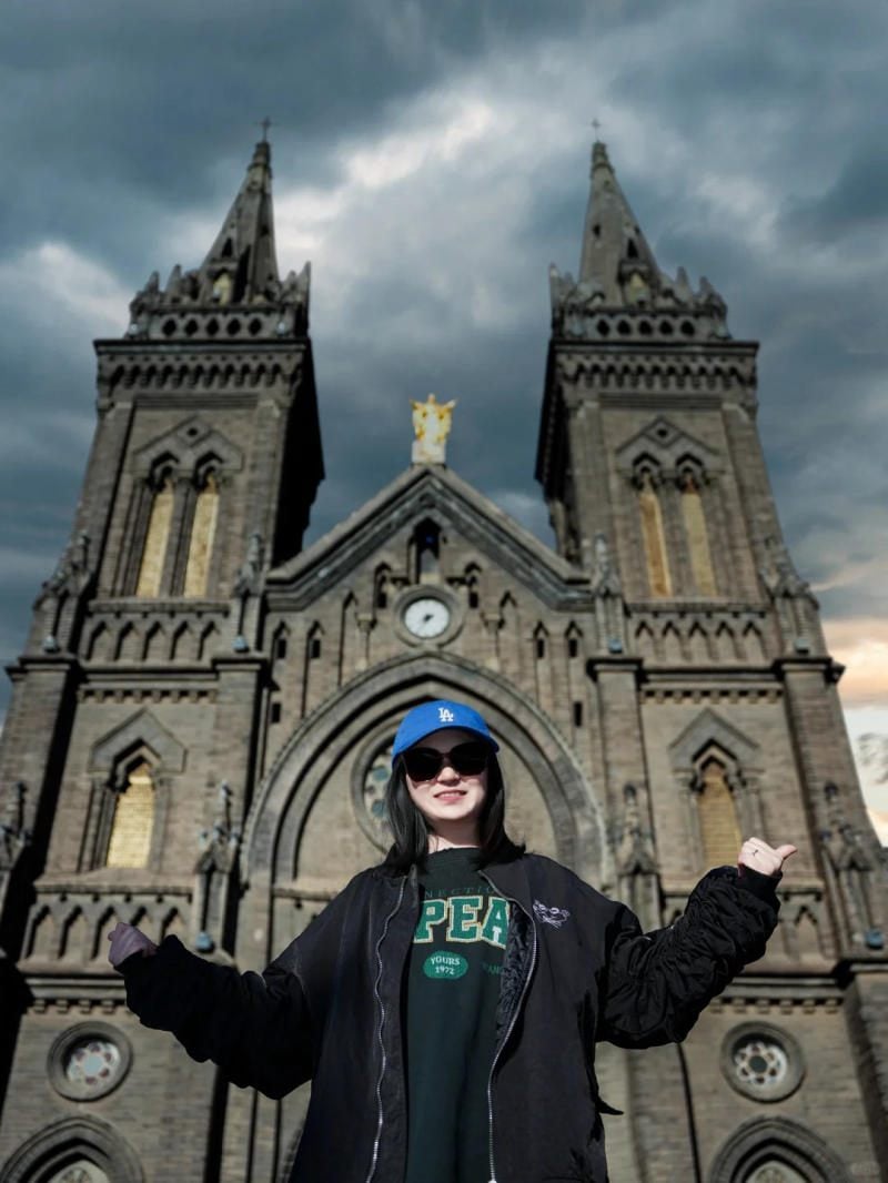 Bắt trọn toàn cảnh với góc máy từ dưới lên