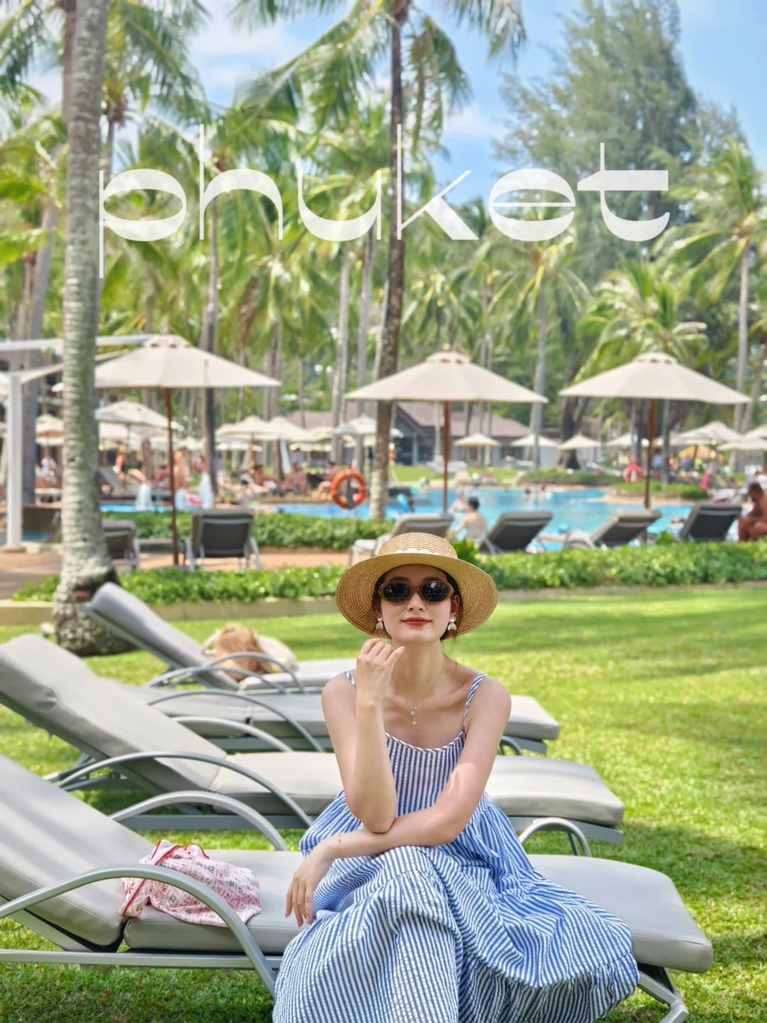 5. Ngồi trên ghế tắm nắng (bắt chéo chân, tay chống cằm thanh lịch)