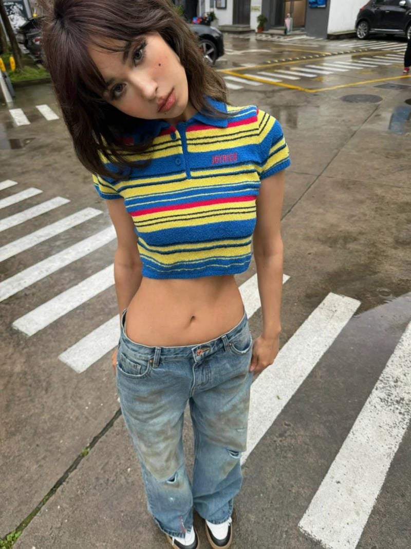 Chụp góc cao (High angle) với dáng đổ người