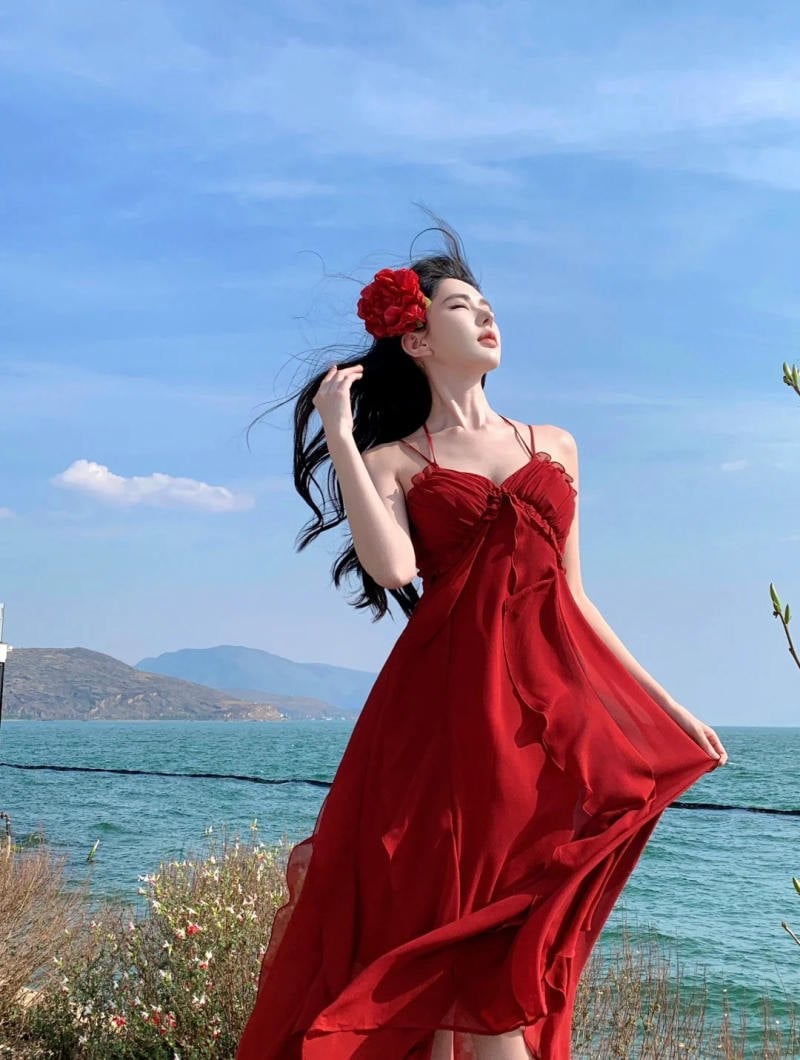 14. Dáng đứng đón gió, tay hất tóc bay bay