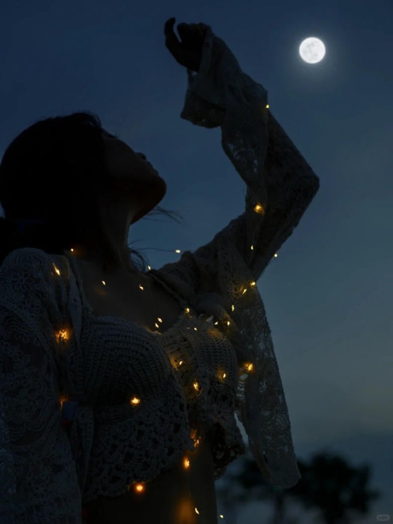 20. Tư thế vươn mình về phía trăng