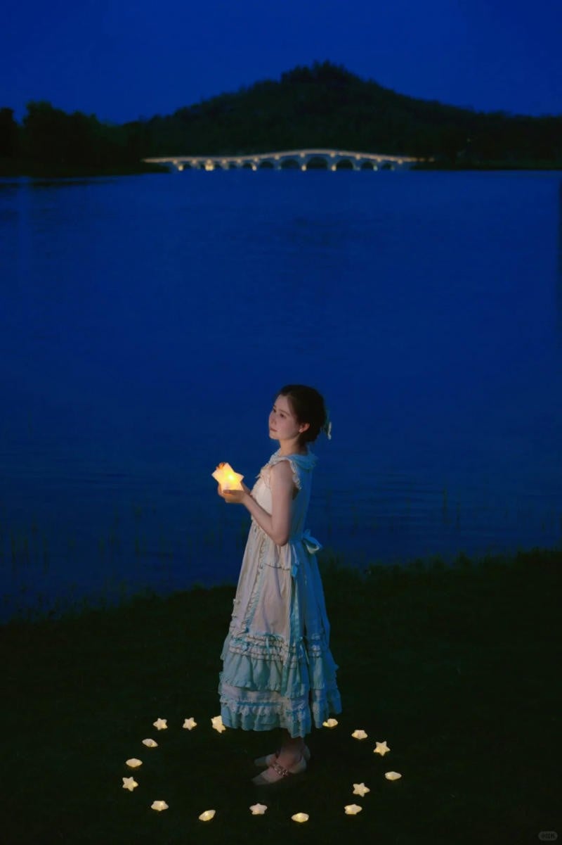 24. Tư thế đứng trong vòng tròn sao