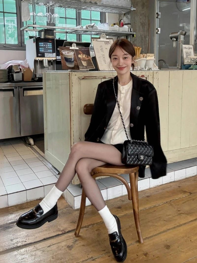 Giày Loafers hoặc Oxford