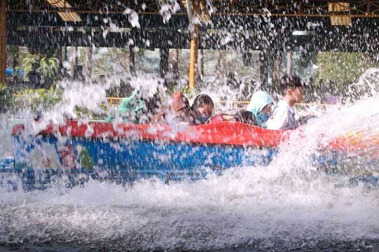 đi đầm sen mặc gì