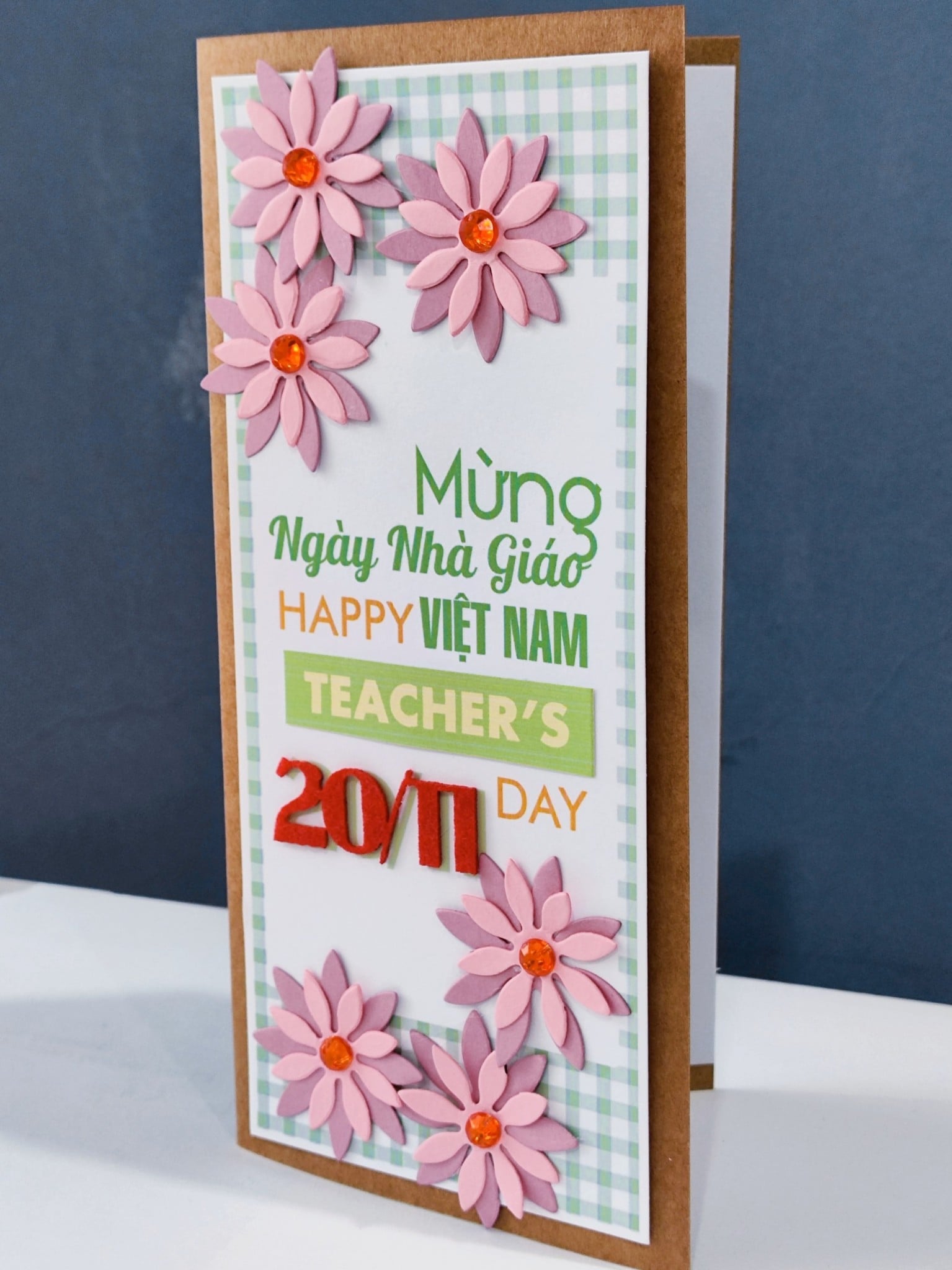 Cách làm thiệp hoa nổi 3D từ giấy