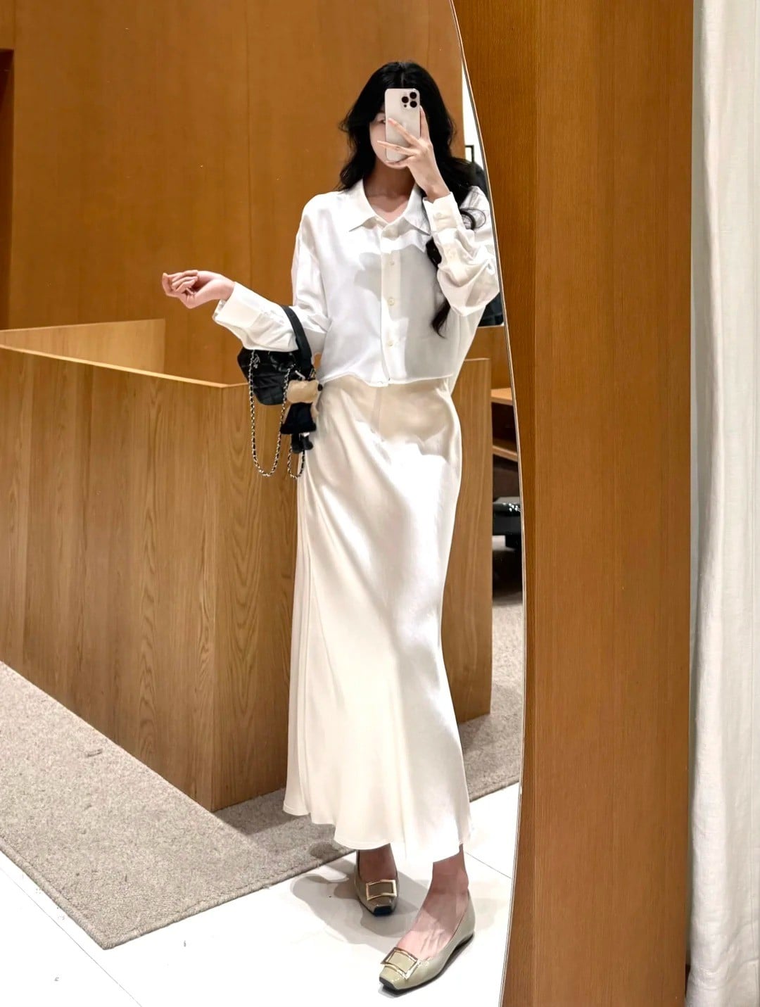 phối đồ với áo sơ mi trắng