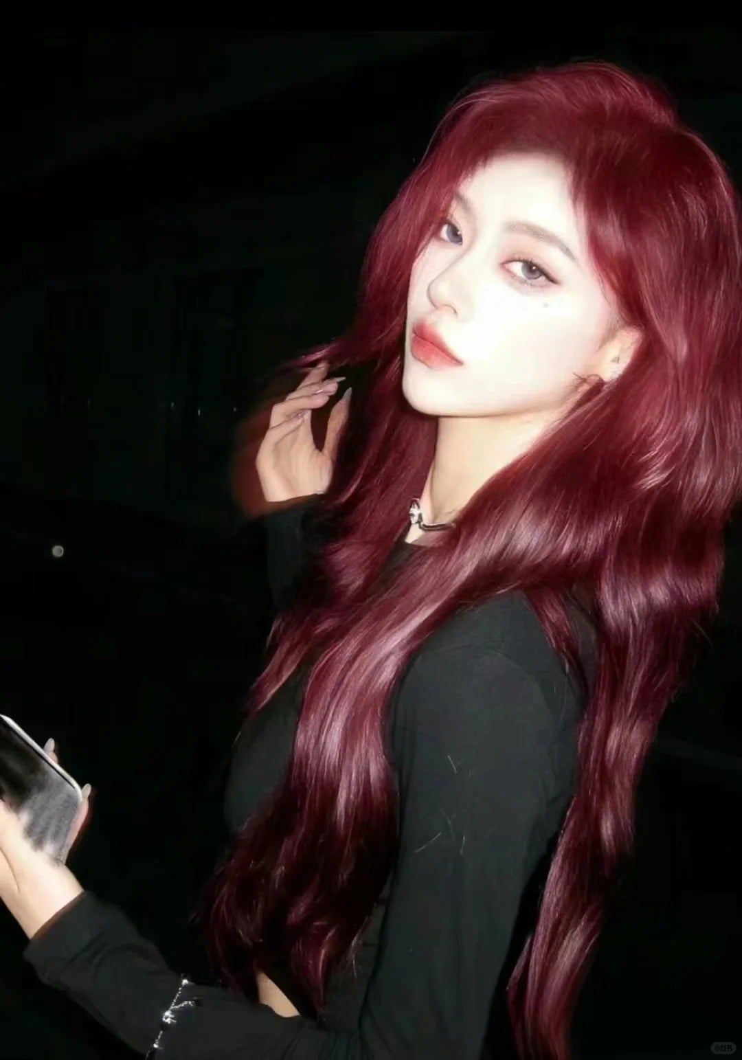 Tóc xoăn sóng lơi màu đỏ rượu