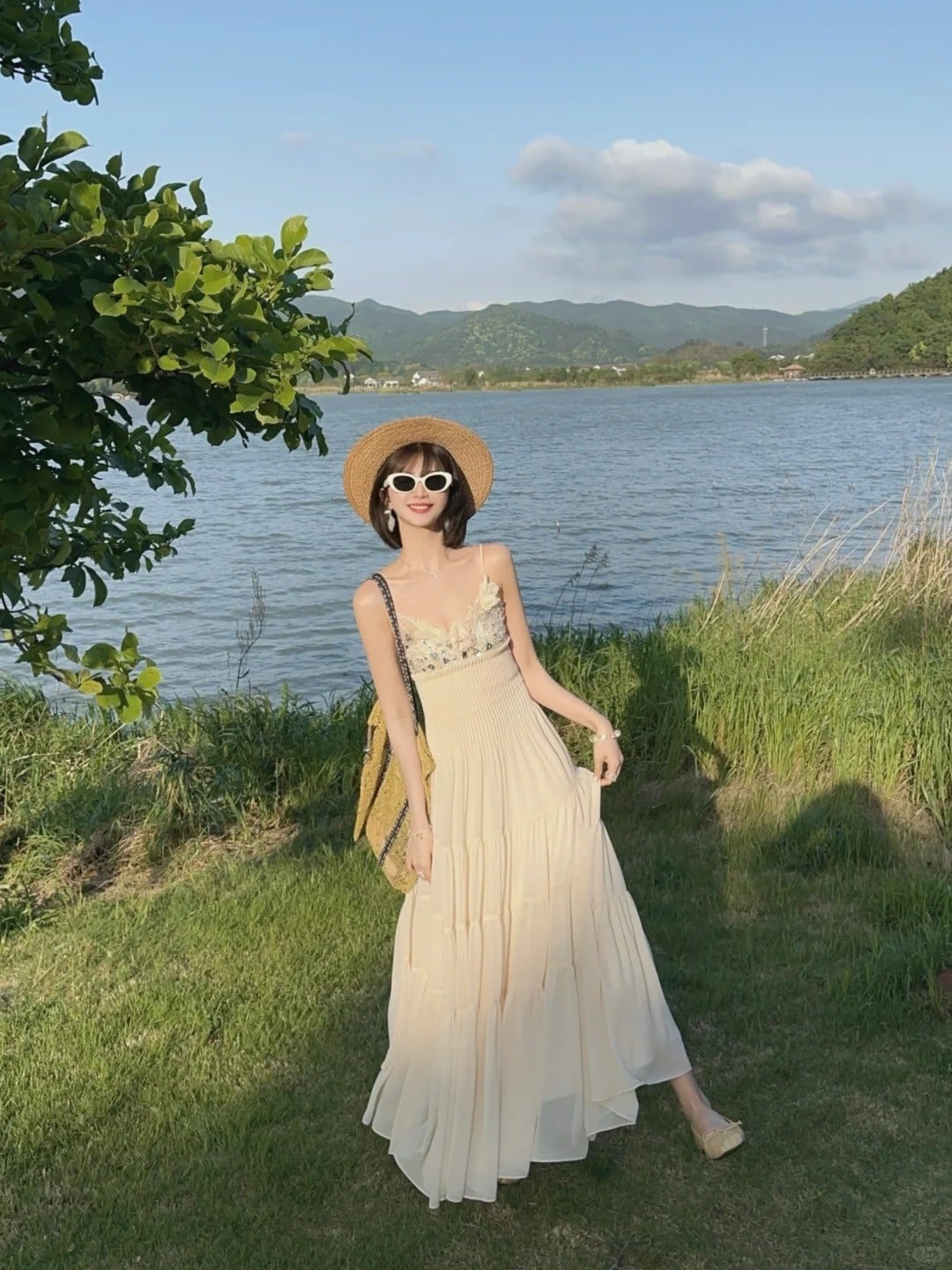 Đầm hai dây