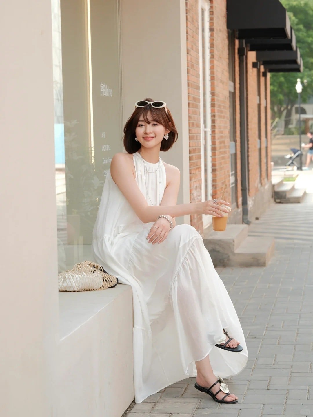 Đầm cổ yếm