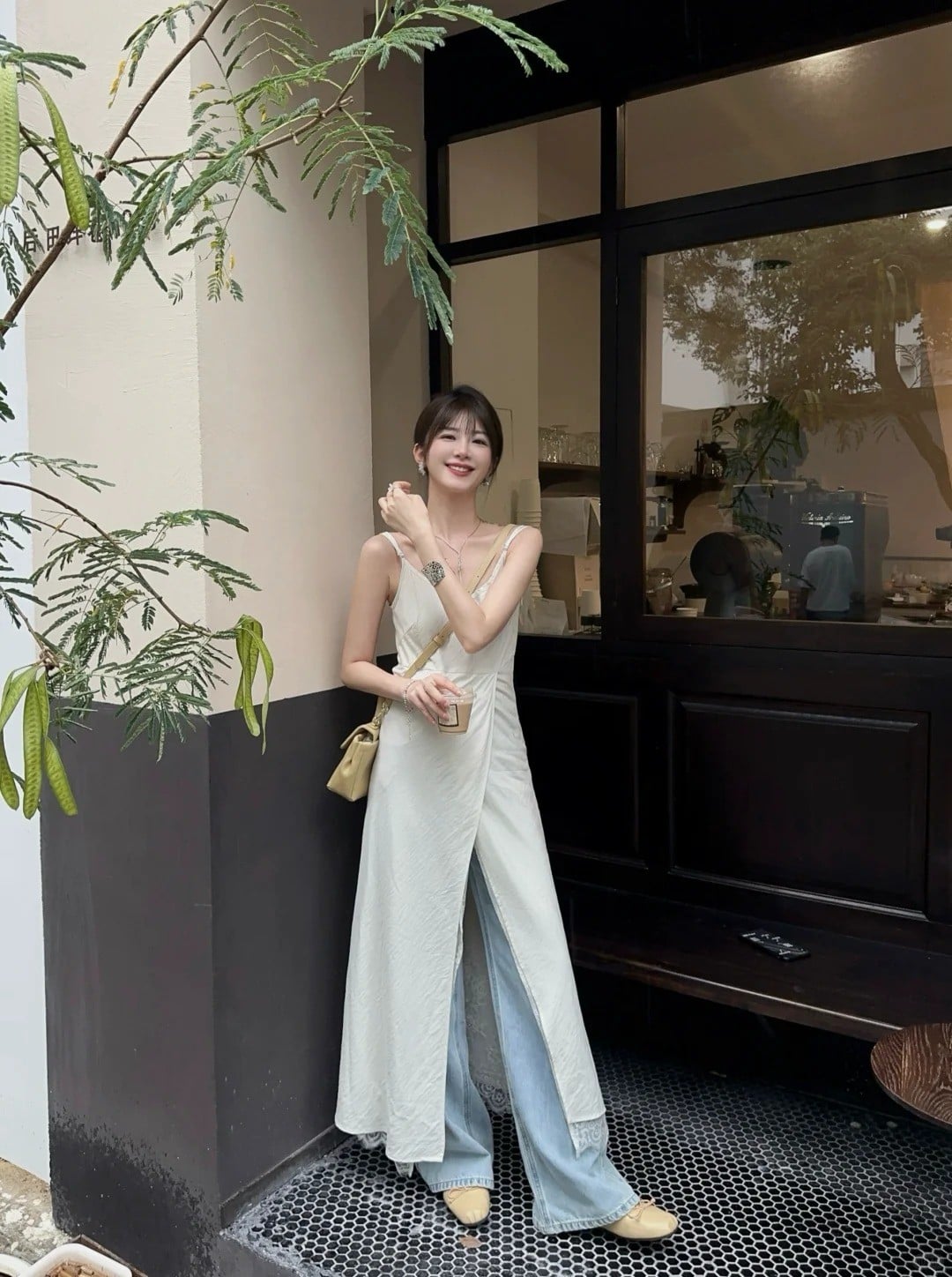 Chú trọng sắc độ trang phục nơi cận kề khuôn mặt
