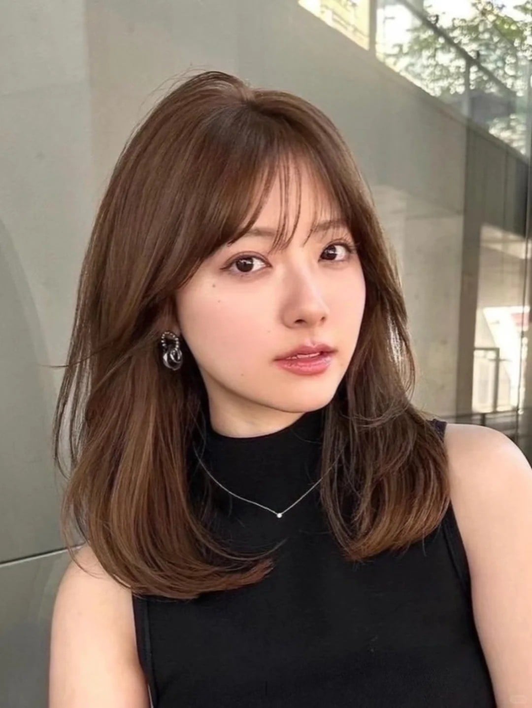 Tóc lỡ tỉa layer mái thưa màu nâu hạt dẻ tự nhiên