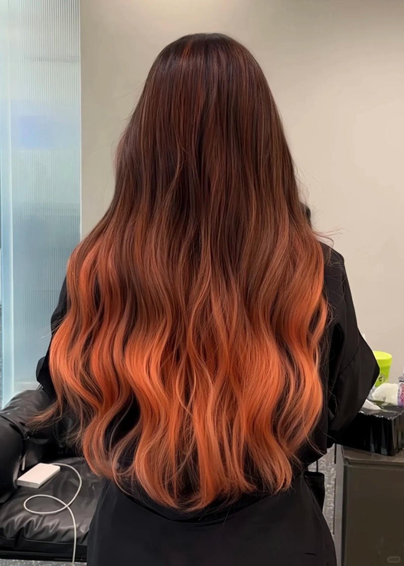 Tóc dài uốn lơi ombre nâu sô-cô-la chuyển cam
