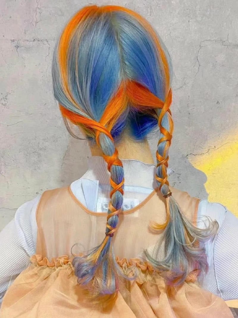 Tóc tết hai bên phối màu nghệ thuật cam - xanh dương
