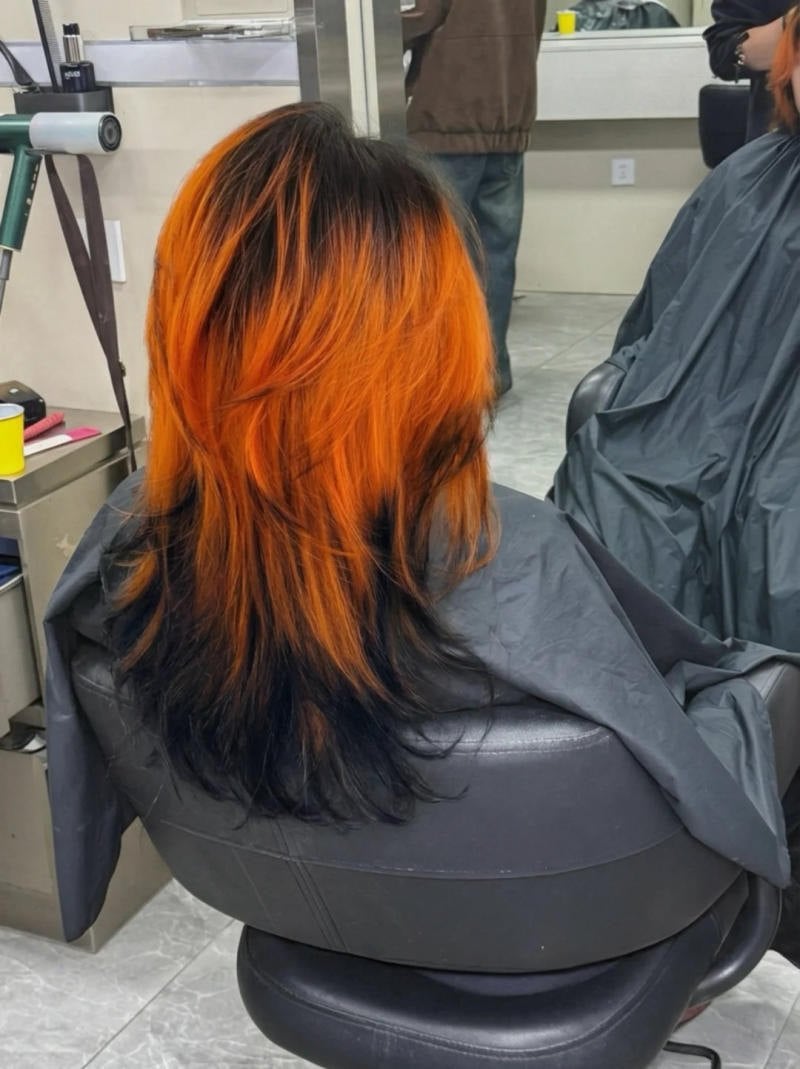 Tóc layer mullet hai tầng màu cam đen