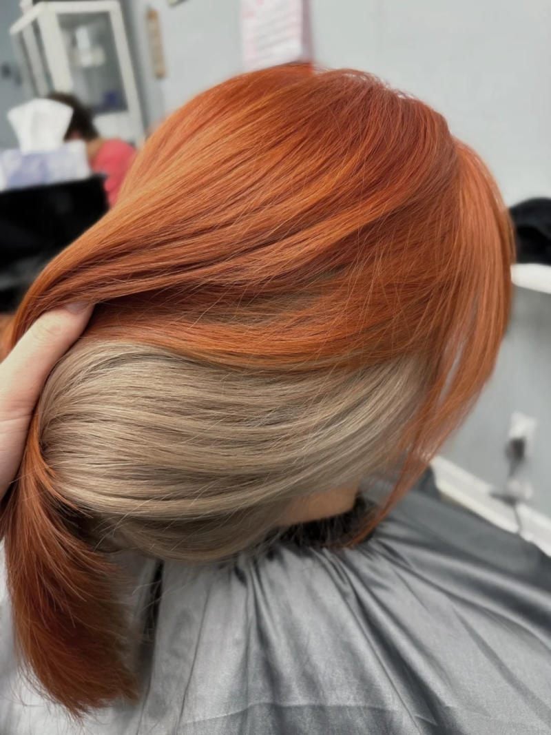 Tóc nhuộm Hidden (ẩn gáy) màu khói be trên nền cam nâu