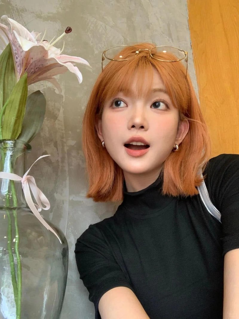 Tóc ngắn ngang vai màu cam nâu đào sữa