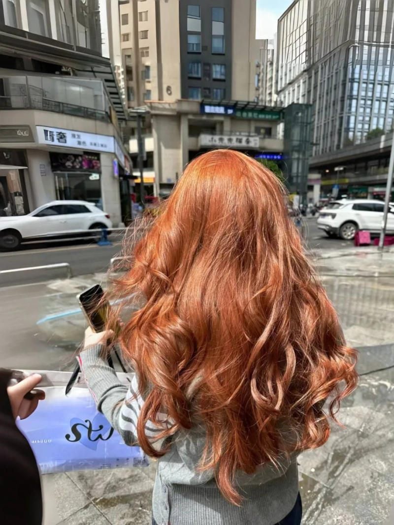 Nhuộm tóc màu nâu cam đào có phải tẩy tóc không?