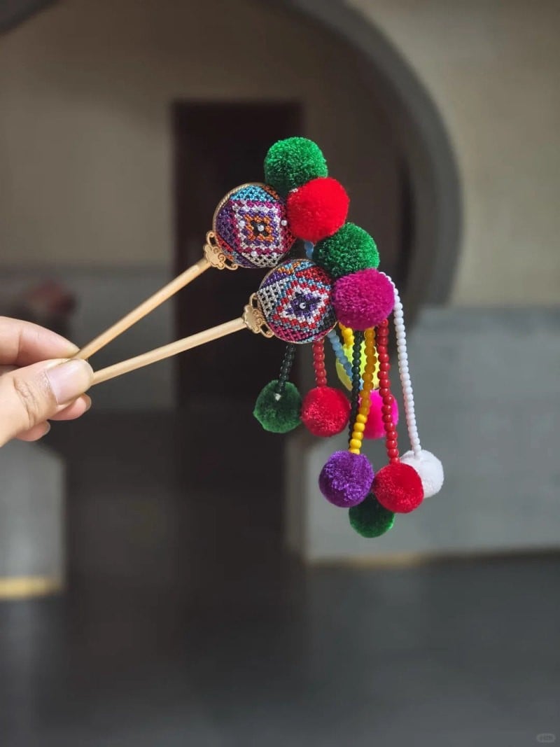 trang phục dân tộc hoa