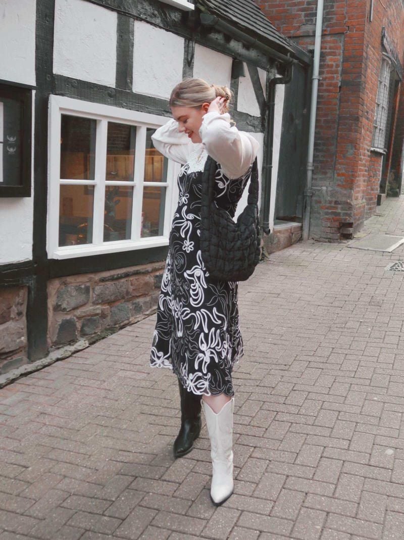 Phong cách chiết trung giữa họa tiết và kết cấu