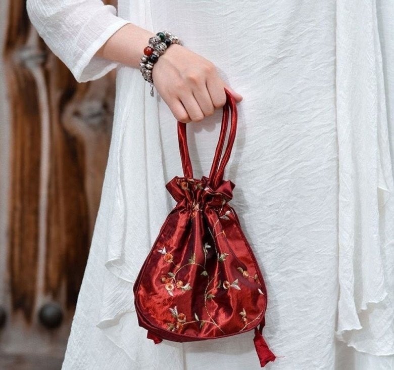 Túi thêu tay thủ công