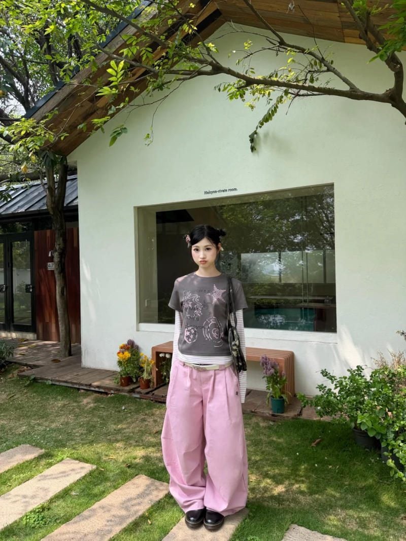 Quần hồng phối áo màu gì vừa xinh vừa trendy?