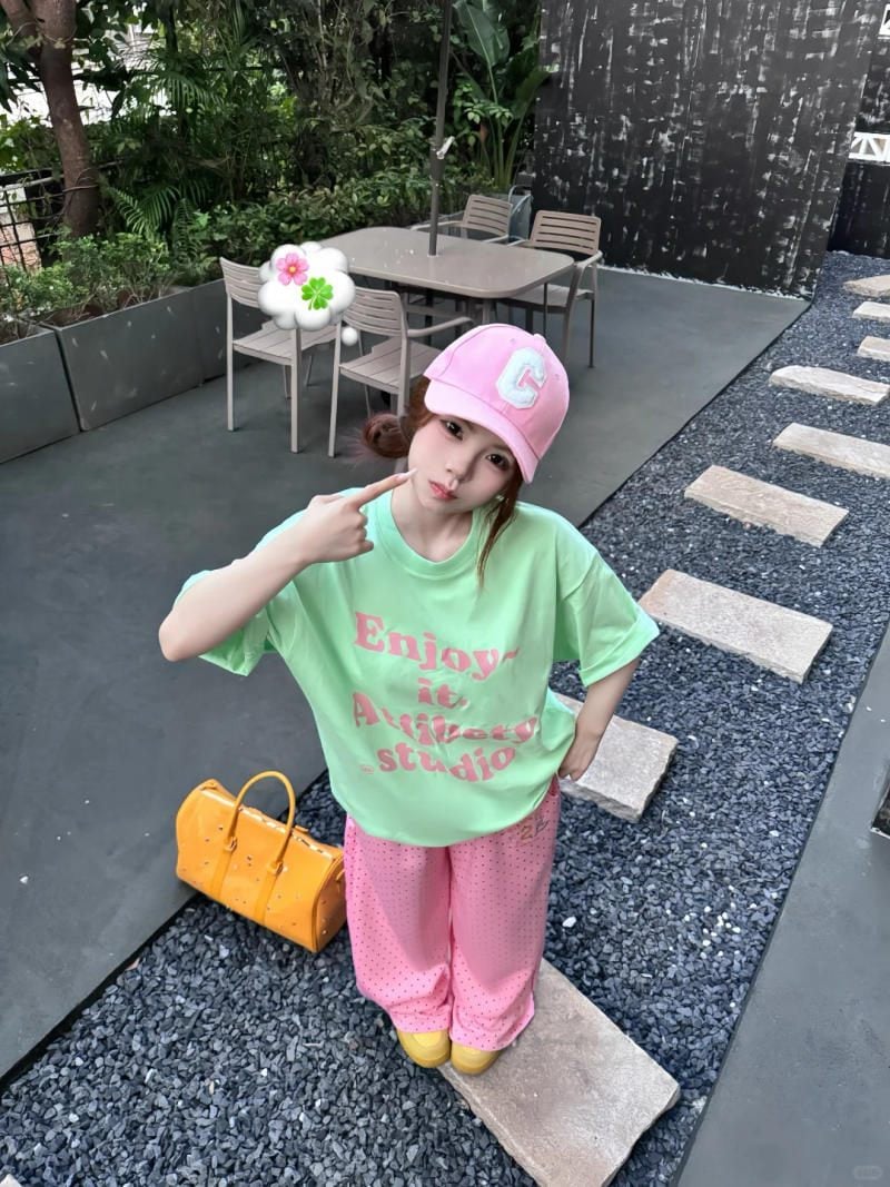 Quần hồng phối áo màu gì vừa xinh vừa trendy?